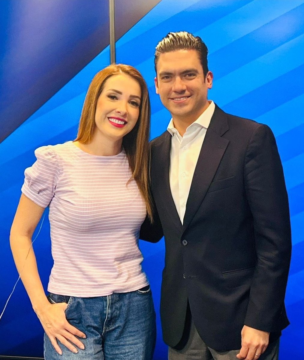 catrina_nortena's tweet photo. 🚨 La imagen más ASQUEROSA que verás el día de hoy

La conductora @azucenau muy feliz y abrazada del líder del Cártel Inmobiliario y Presidente del PAN @JorgeRoHe... https://t.co/moznL7yzRO