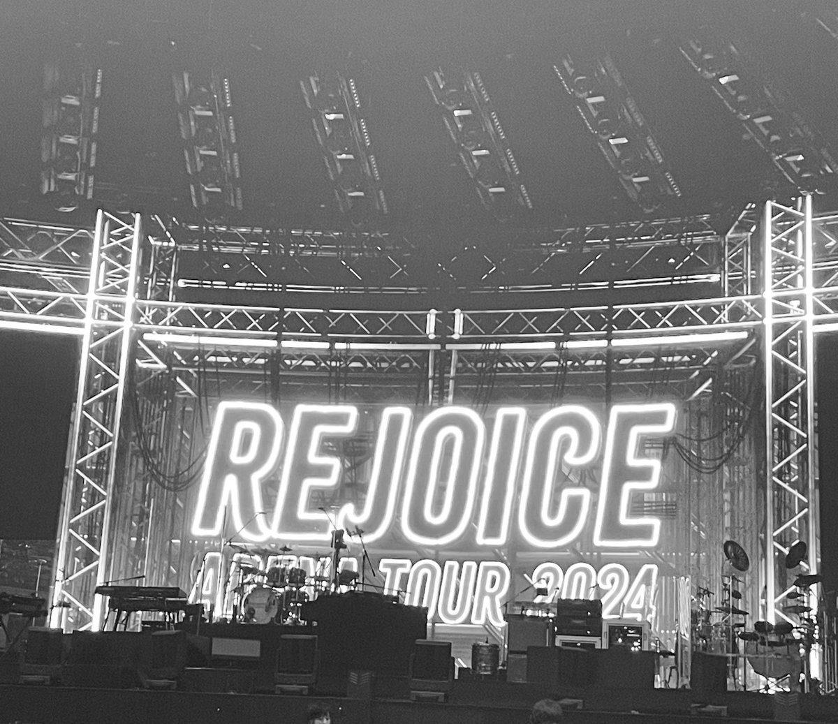 Ade_vanilla's tweet photo. 最高のセトリ、バンド、お休みを感じさせない歌声で数回逝きました。
おかえりなさい！！！😭
今週末のハルモニアは良い歌うたえそうです。

#Rejoiceアリーナツアー 
#Offical髭男dism 
#Kアリーナ横浜 https://t.co/XJIZJHTEYE