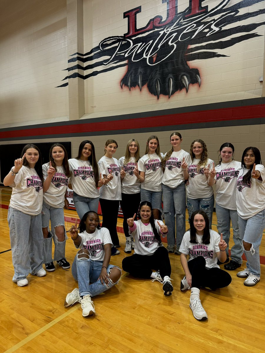 Coach_ASingh's tweet photo. Undefeated District Champions 😤#FutureLadyBucs #NeverGiven @LadyLji https://t.co/Z2Oi18fZoU