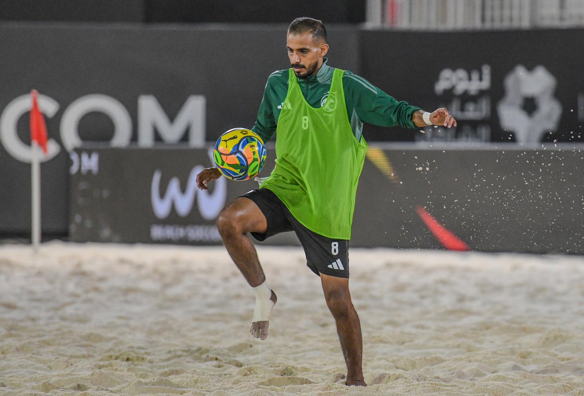 SaudiNT's tweet photo. غـــدًا 🗓️
أخضر الشاطئية يفتتح بطولة كأس نيوم الدولية بمواجهة منتخب إنجلترا 📝🔥
🔗 https://t.co/DE5vzjoAMT . 
#معاك_يالأخضر https://t.co/rELmWLvQ7U