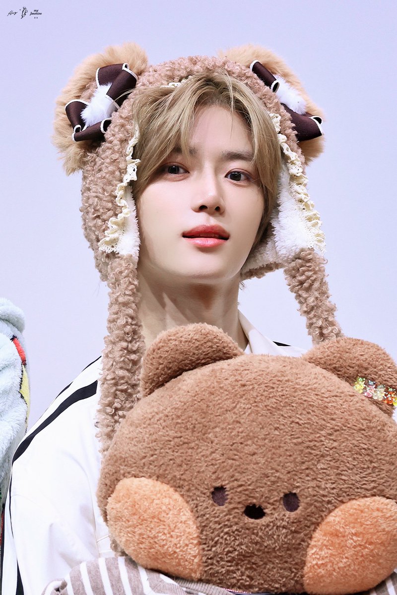 beomgyuhourly's tweet photo. CUTEST BEAR 🧸 https://t.co/7vHBBBB0G0