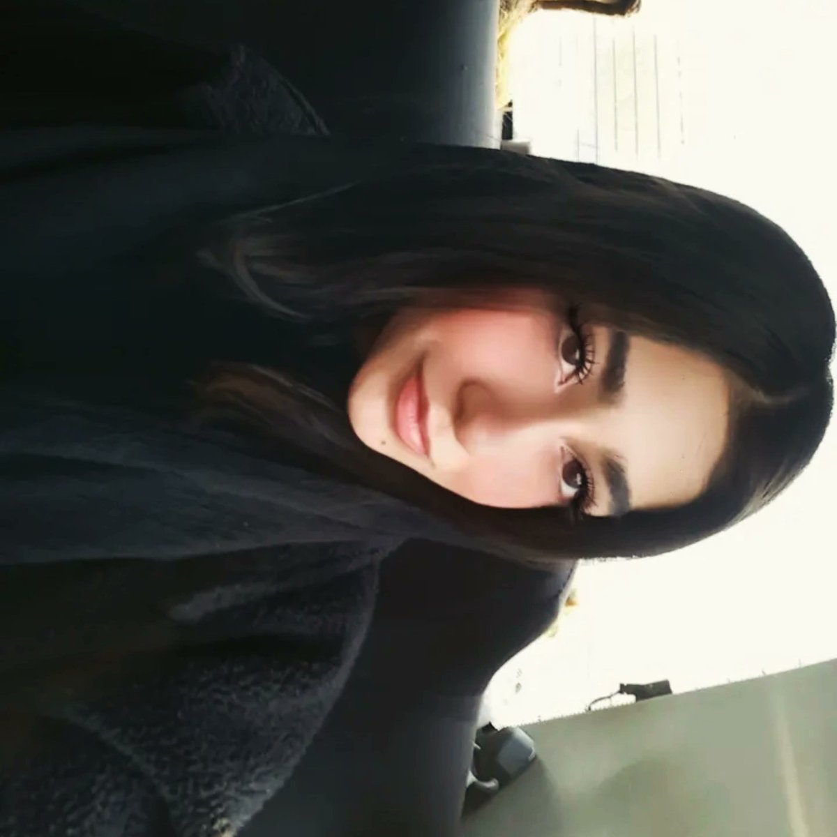 هِلیای خالی tweet media