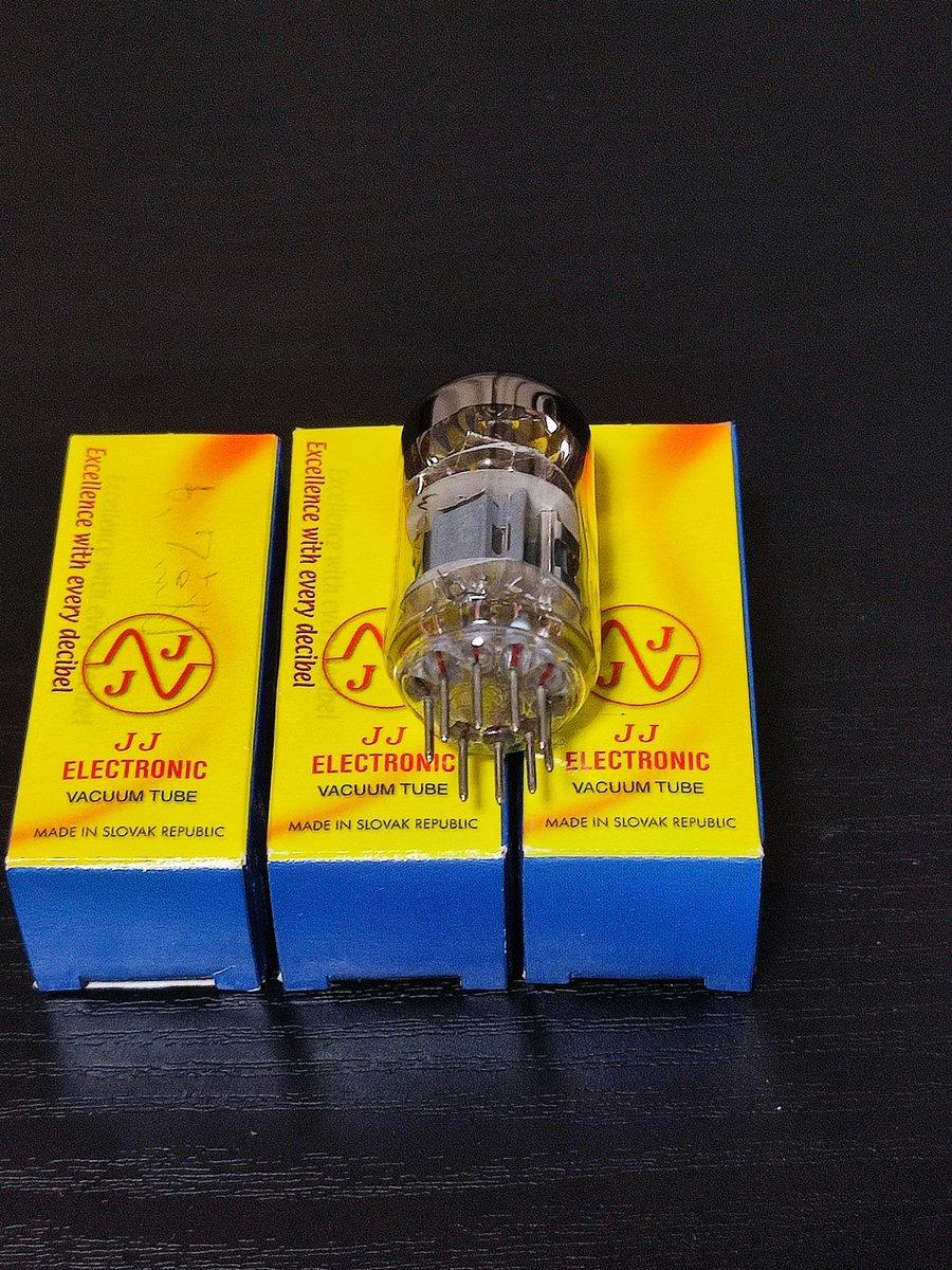 tomo2ohtake's tweet image. 元々Peaveyの30wのアンプについていた12ax7の真空管3本。ノイズの原因かと思って交換したけど、真空管テスターでチェックしたら一応「safe」表示。予備としてとっておこうかな?今真空管も高いしね。
#真空管
#12ax7