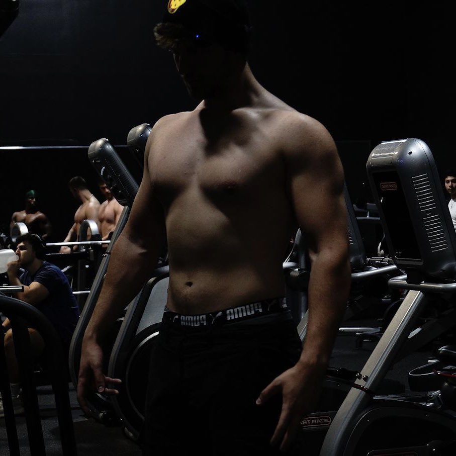 itreallyismax's tweet photo. I think I’m a professional at bulking (I’m gonna weigh 225 lbs soon and my gut sticks past my chest) https://t.co/JGEpJvqTkm