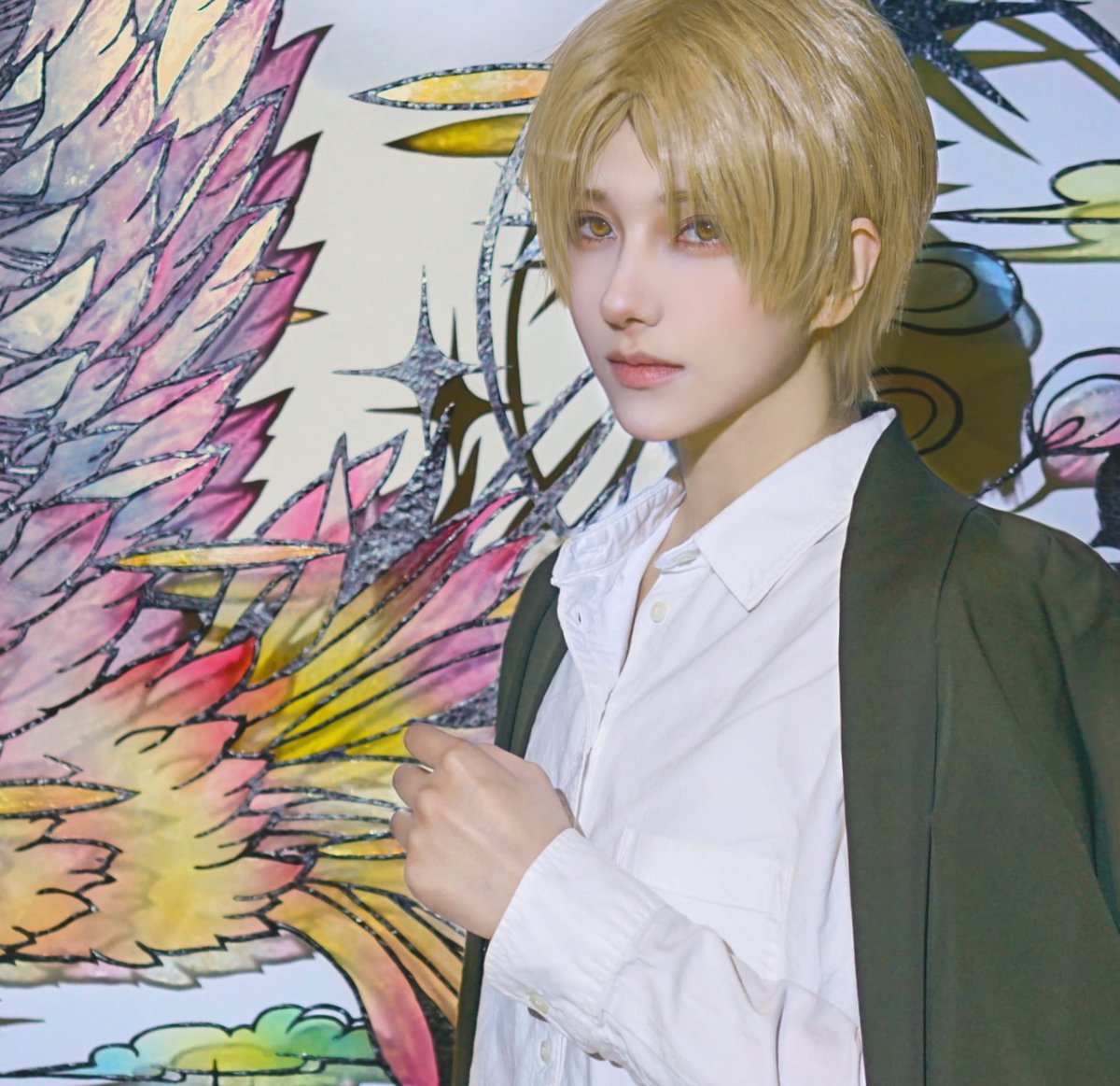 I'm really dissatisfied with my face, a long face. This makes it really difficult for me to play roles of younger characters🥲
When taking videos, put cotton balls in my mouth, and for photos, I use PS to make my face look rounder.
If I do nothing, end up looking like this⬇️