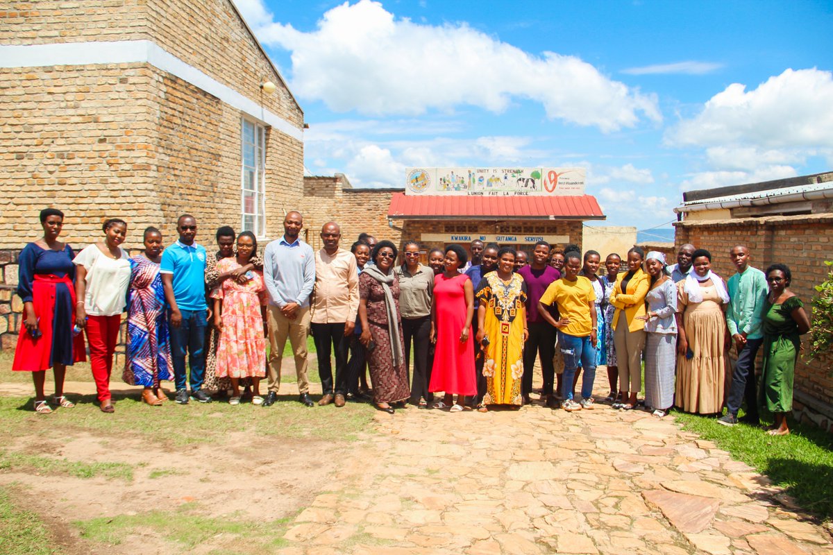 avsirwanda's tweet photo. AVSI Rwanda is training teachers from 33 schools in Kamonyi and 23 in Ruhango, equipping them to identify early signs of #mentalhealth problems and behavioral issues among students. Together, we’re creating safer, more supportive learning environments #Education #CAREproject https://t.co/QrgdZOOcqA