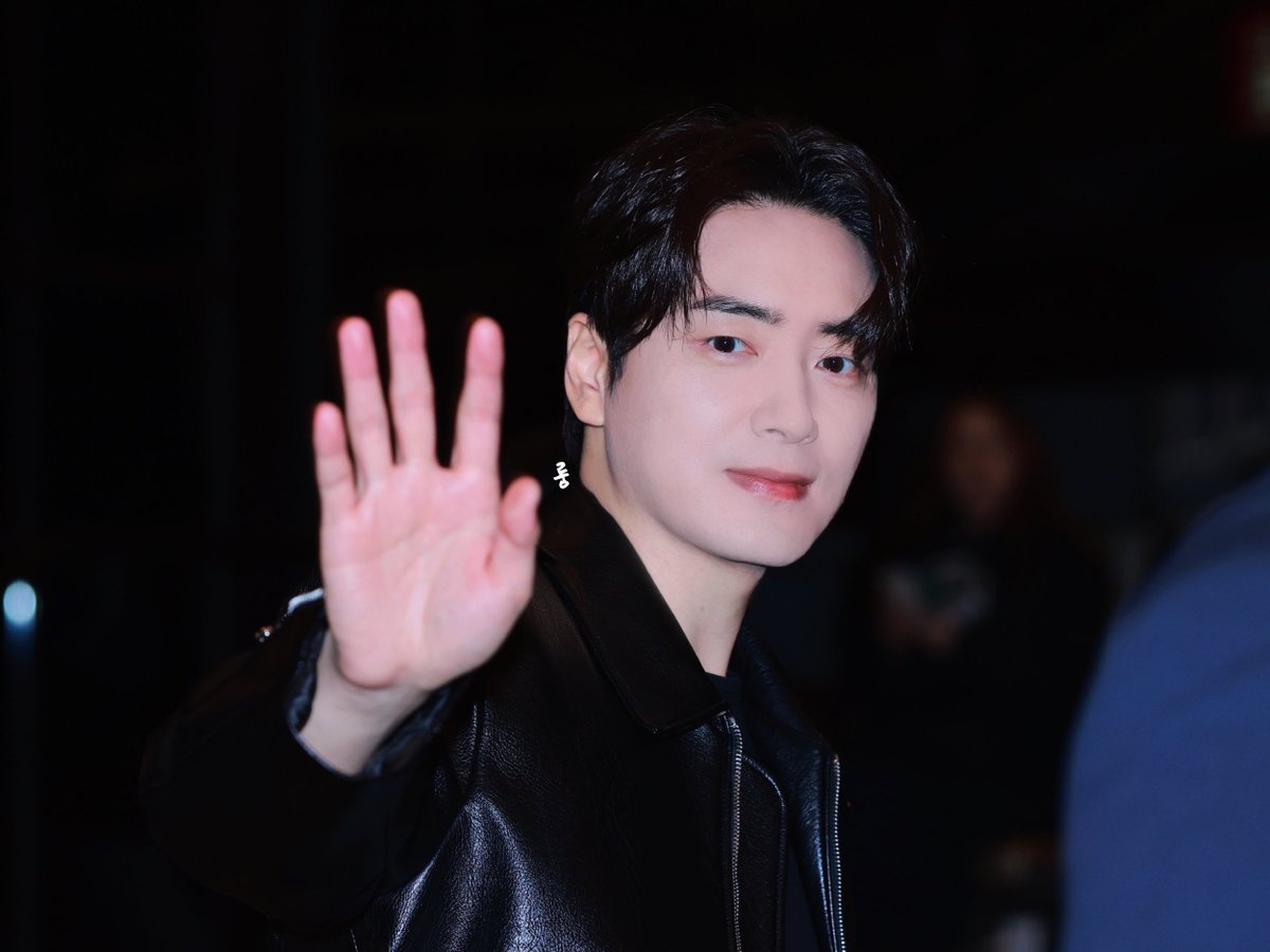 241108 영화 소방관 제작보고회 🧯
이제 얌전히 기철이를 기다릴건데 티슈도 함께 준비하는..🥲✨🤧🧻

#소방관 #이준혁