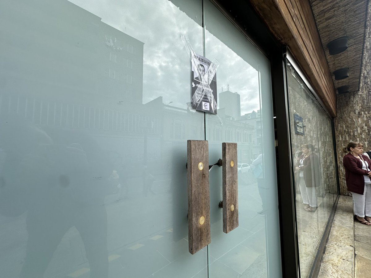 Hoy alzamos la voz por Jimmy Rosero, Personero de Cumbitara, Nariño, asesinado en el cumplimiento de su deber. Exigimos justicia y respeto por la vida de todos los servidores públicos. ¡Protejamos a quienes luchan día a día por la democracia y los derechos 🕊️

#NiUnPersoneroMás