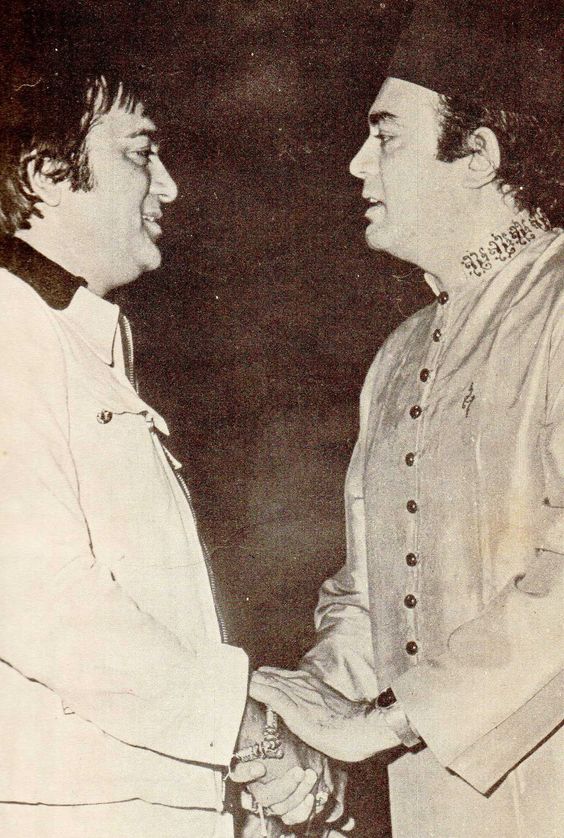 BombayBasanti's tweet photo. Two legends together : Sunil Dutt with Sanjeev Kumar
#sunildutt #duttsaab #sanjeevkumar #haribhai #bollywoodflashback https://t.co/eK4225QgME