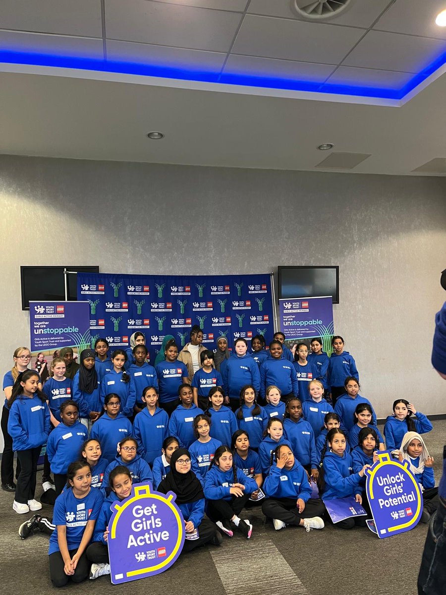 YouthSportTrust's tweet image. The girls are now using LEGO to build and represent a physical activity that they’d like to take part in!

It's great to see so much creativity and inspiration in the room today!

@LEGO_Group #PlayUnstoppable
