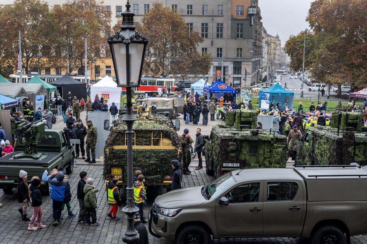 Den válečných veteránů, jehož symbolem je rudý květ vlčího máku, si připomněla městská část Praha 2 letos již podesáté. 

TZ: praha2.cz/mezinarodni-de…
