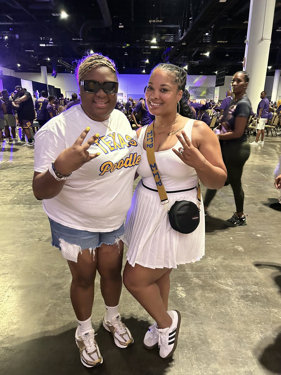 Thicknfluffy's tweet photo. Happy Founders Day ππ©π
#102 #sgrho102 #prettypoodle #lastcreatedbestdesigned https://t.co/8vKjvf0DWE
