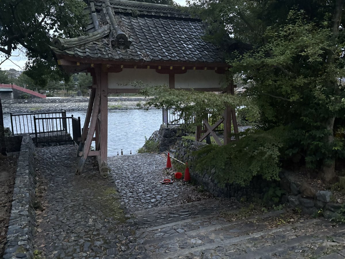 komakun08's tweet photo. ユーフォニアムの聖地行って来た
ずっと行って見たかったけどなかなか夜に行けなかったけどようやく行けた

(なんか写真明るいけどちゃんと夜に撮ってます)

#アニメ聖地巡礼 
#アニメ好きさんと繋がりたい https://t.co/3tQ3EL82zJ
