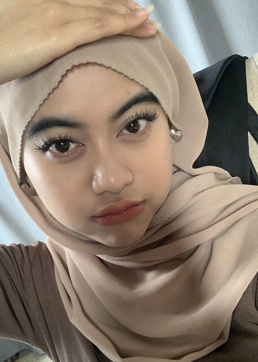 dini manis tweet media