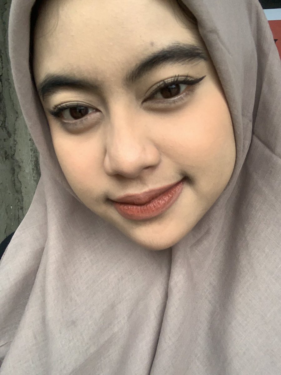 dini manis tweet media
