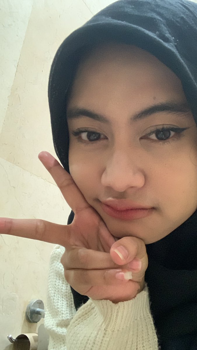 dini manis tweet media