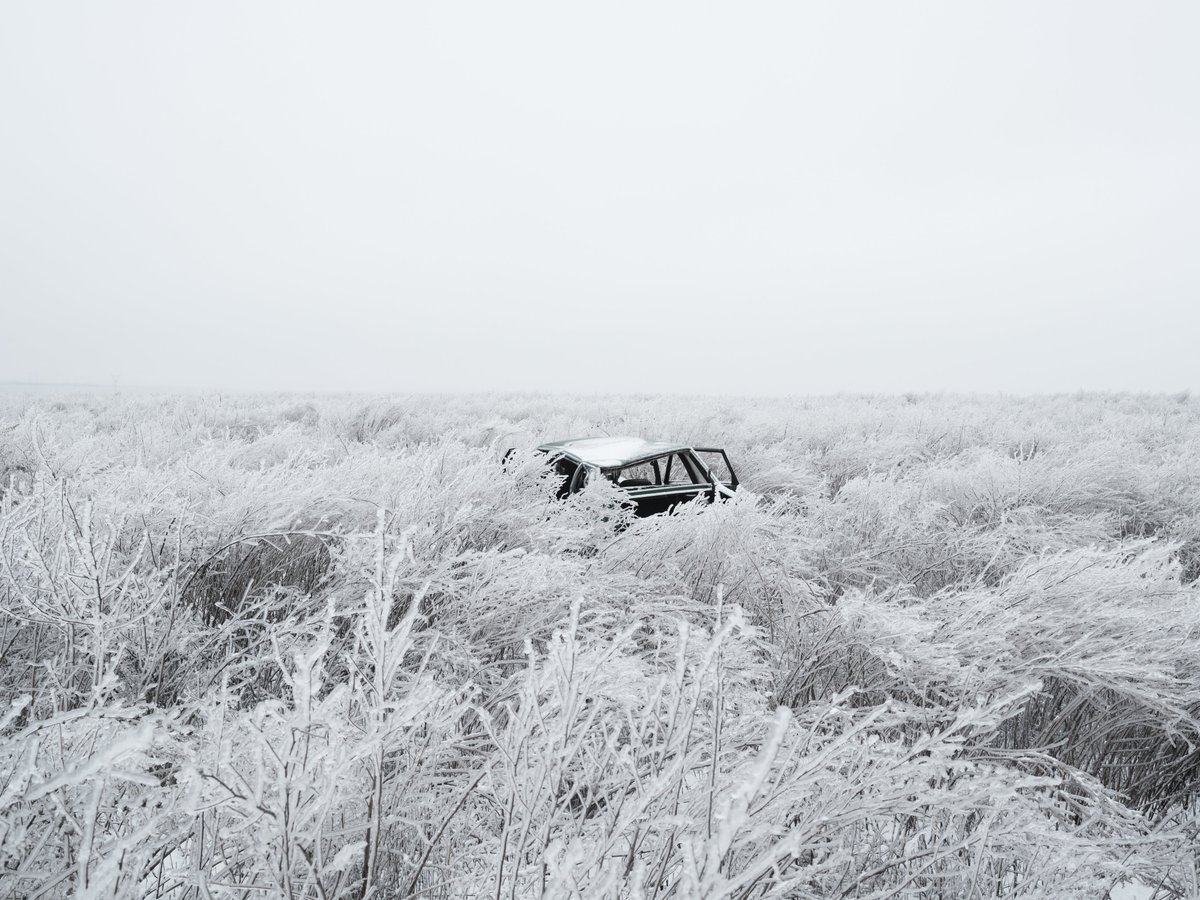 ⚪️ Capturing the aftermath of the war in Ukraine: Discover ‘White Series’ by #PrixPictet shortlisted photographer Maxim Dondyuk.

#Photography #WhiteSeries #MaximDondyuk