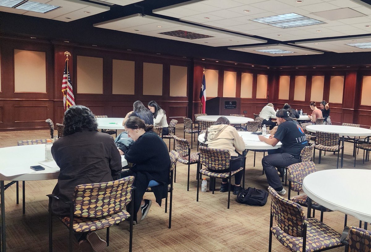 IrisCM_OC's tweet photo. Huge shoutout to @jennbee__OC and her entire tutoring team. Thank you so much for helping our future healthcare students, as they prepare for the TEAS test.
#SOHS in the house #TEASworkshop #OCTutoring
Application period is right around the corner, contact @OCAdvisors for help. https://t.co/Q55vnCheJu