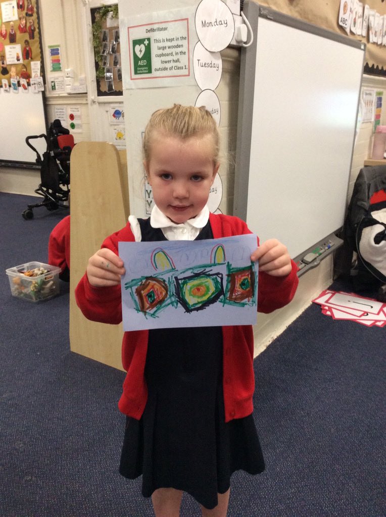 ArchibaldFirst's tweet photo. When Art week and Maths collide. Last week we explored the work of Wassily Kandinsky. He loves circles and triangles. We explored the shape in maths and appraised his work. We were inspired by his concentric circles to create our own pictures. #AFSArt #AFSMaths https://t.co/ihb4Qlgrh5
