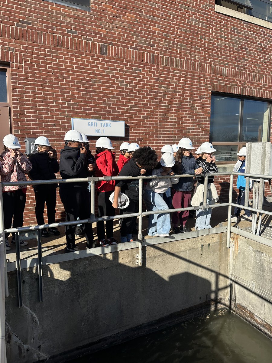GuyonNicole's tweet image. 6th graders @Community_Prep are on a tour of @narrabay learning how waste water gets cleaned