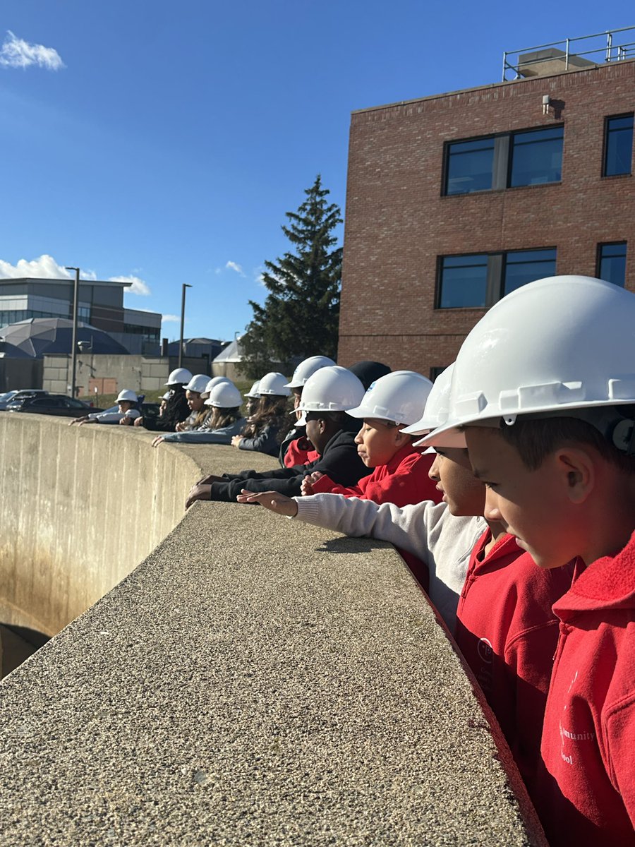 GuyonNicole's tweet image. 6th graders @Community_Prep are on a tour of @narrabay learning how waste water gets cleaned