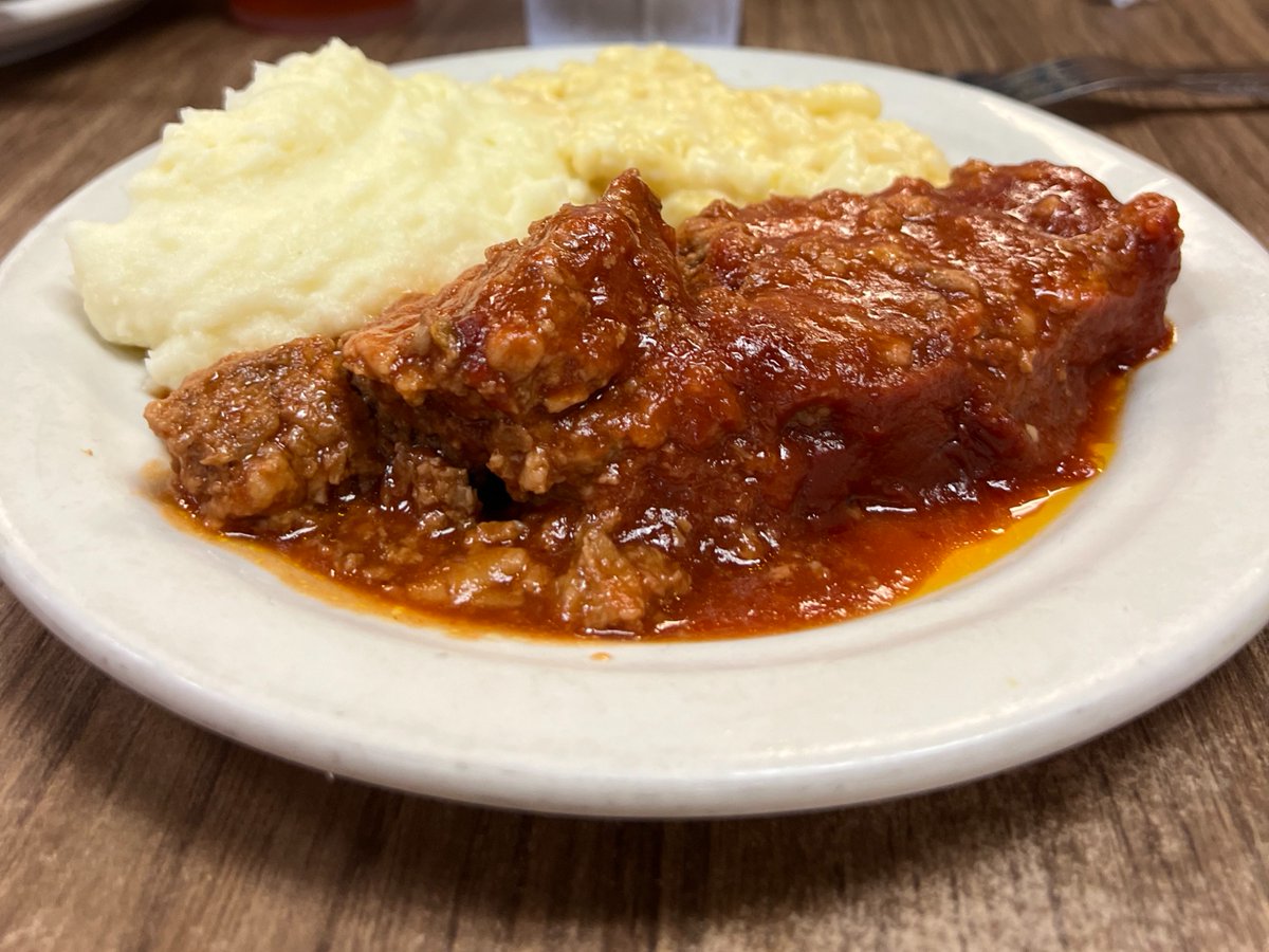 wendellsmiths1's tweet photo. Our meatloaf is like a warm hug from your mama — comforting and delicious.
#wendellsmithsrestaurant #wendellsmiths #nashvilletn #nashvillemeatn3 #meatn3 #countrycooking #southernfood #downhomecooking https://t.co/bwDSzwbuYk