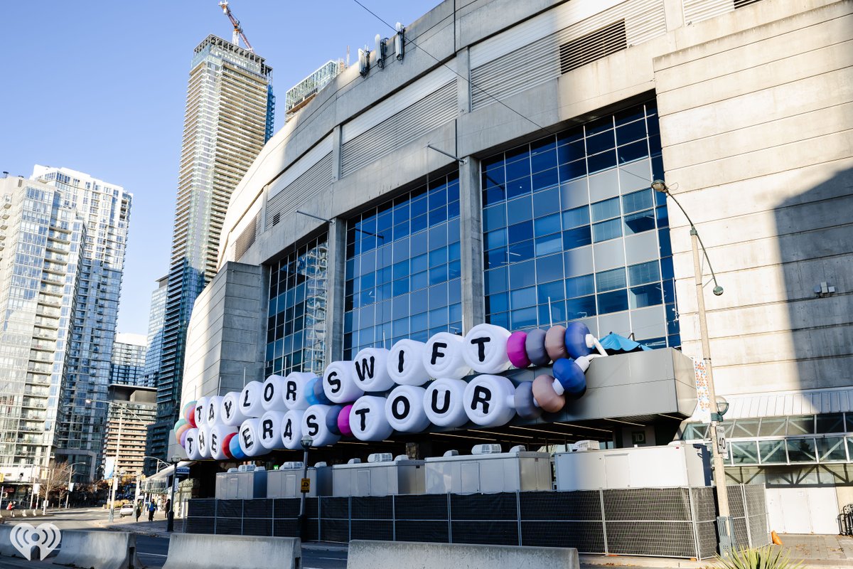 iHeartRadioCA's tweet photo. i think it's safe to say, Toronto is ready for it, Taylor 💖  #TSTheErasTour #TaylorSwift https://t.co/FiCB5jq6JF