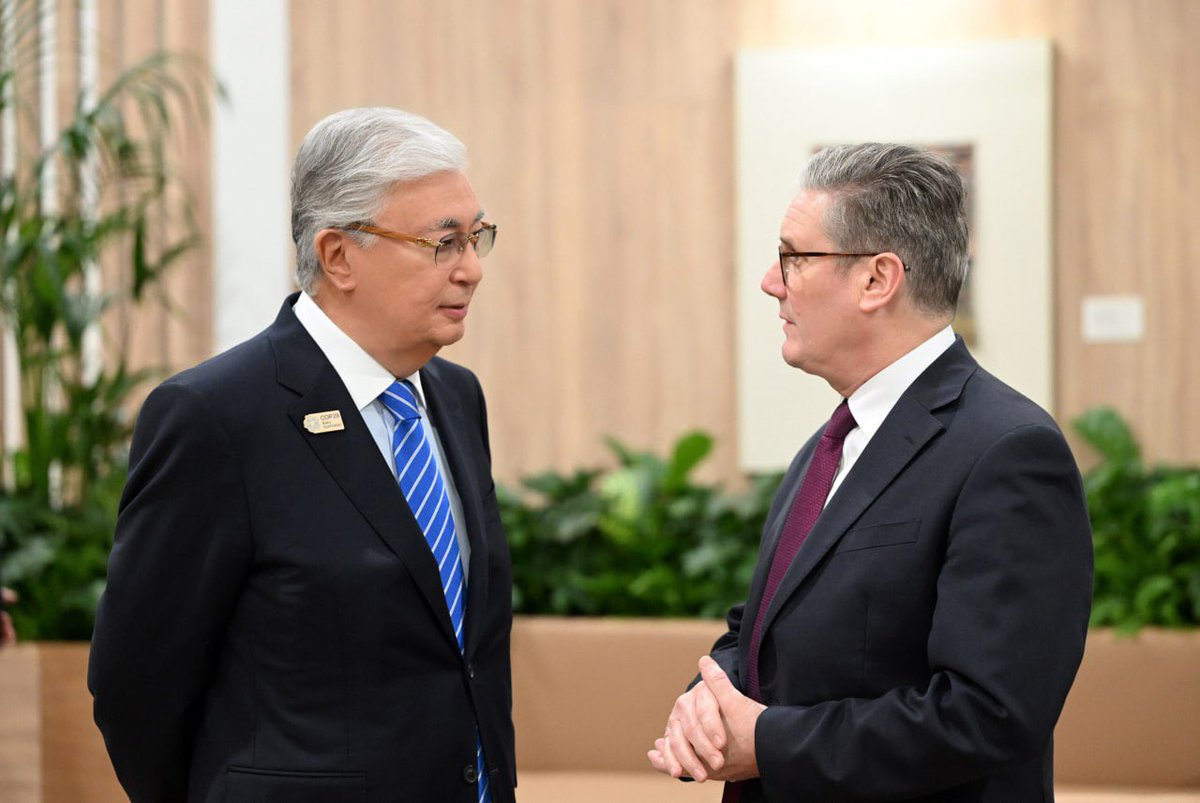 KazakhEmbassyUK's tweet photo. At @COP29_AZ 🇰🇿 President Kassym-Jomart Tokayev met with 🇬🇧 Prime Minister @Keir_Starmer. They discussed current Kazakh-British relations and efforts in advancing global «green» agenda.
@aqorda_press https://t.co/7JkJ6ydDOm
