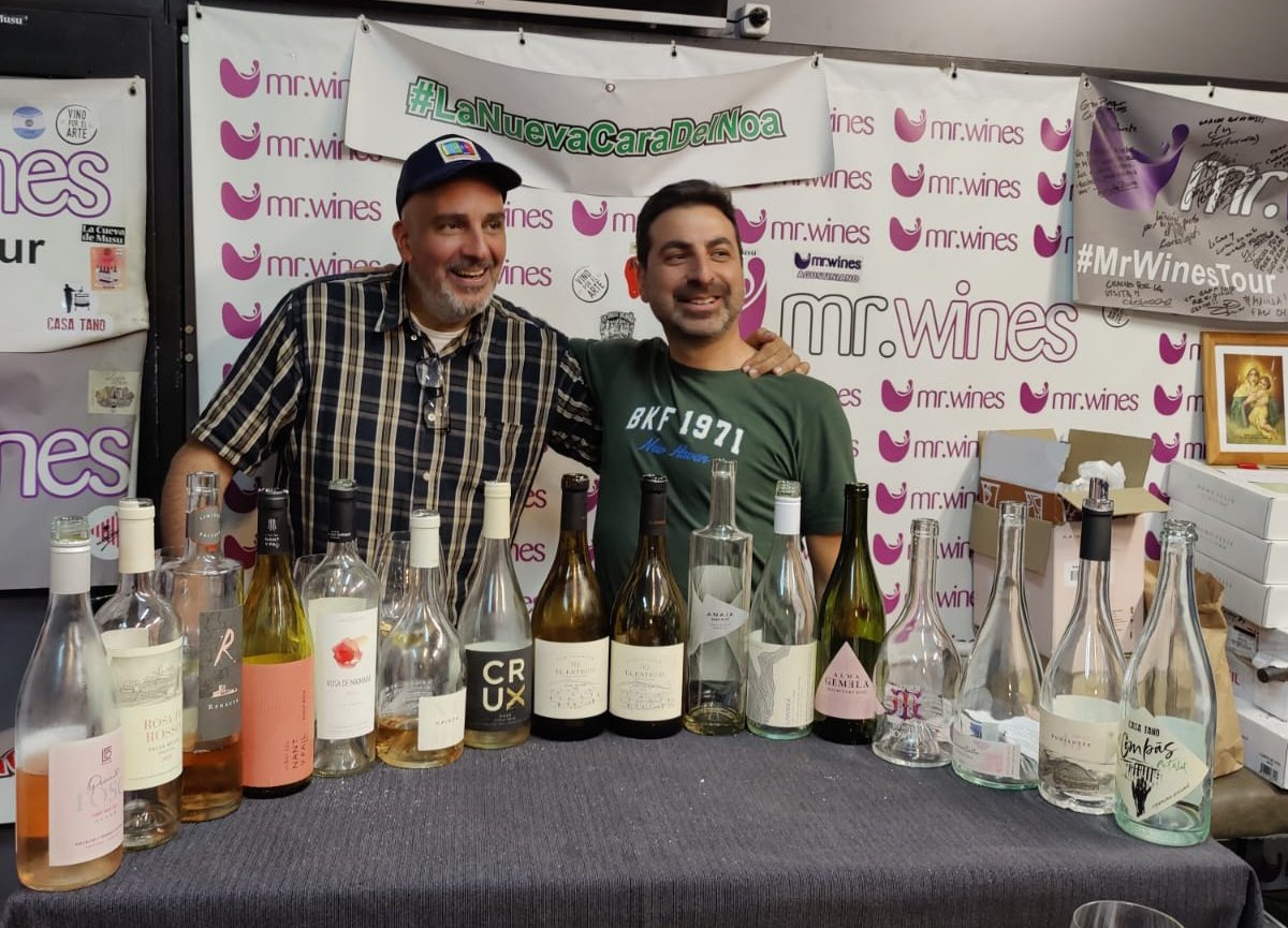 Lunes
13hs vino Luigi Perocco de The Wine Plan
18hs Fede de La Coti presentó nuevo semillón
1930hs probamos a ciegas 15 rosé. Mas no puedo hacer!!! Jeje
Les dejo el live con Luigi instagram.com/reel/DCPlE-ch4…