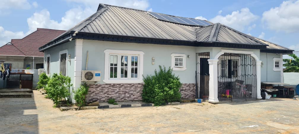 PaigePrecious2's tweet photo. DIRECT BRIEF ✅✅✅ still available  3 bedroom bungalow  60/60 in  mowe, with global c of O. Price 30m asking
Call09016703171 
WhatsApp 07042530368 https://t.co/dSf4mzbwXa