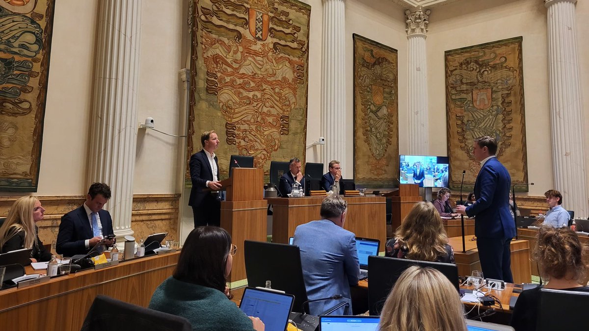 CDA Noord-Holland (@cdanh) on Twitter photo Fractievoorzitter <a href="/dennisheij/">Dennis Heijnen</a> over financiële positie van provincie: De snelle stijging van de schulden is heel zorgelijk. Toekomstige generaties mogen hier niet mee worden opgezadeld. Het CDA stelde een max. schuldpercentage en een aflossingsplan voor toekomstige leningen voor. Fractievoorzitter <a href="/dennisheij/">Dennis Heijnen</a> over financiële positie van provincie: De snelle stijging van de schulden is heel zorgelijk. Toekomstige generaties mogen hier niet mee worden opgezadeld. Het CDA stelde een max. schuldpercentage en een aflossingsplan voor toekomstige leningen voor.