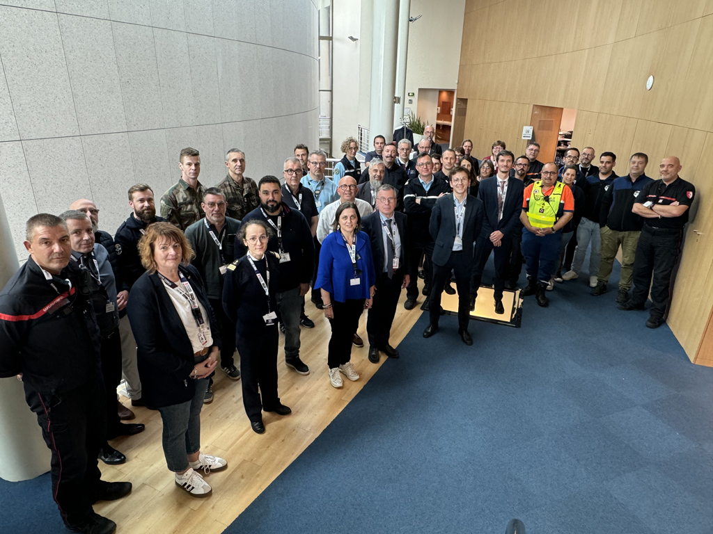 #VendeeGlobe Gérard Gavory <a href="/PrefetVendee/">Préfet de la Vendée 🇫🇷</a> remercie l’ensemble des agents de l'#État, les acteurs du #secours et de la #sécurité, les agents des collectivités territoriales <a href="/DepVendee/">Département Vendée</a> <a href="/lessables/">Les Sables d'Olonne</a>, les bénévoles, les personnels de l'organisation <a href="/VendeeGlobe/">Vendée Globe</a> mobilisés dimanche pour