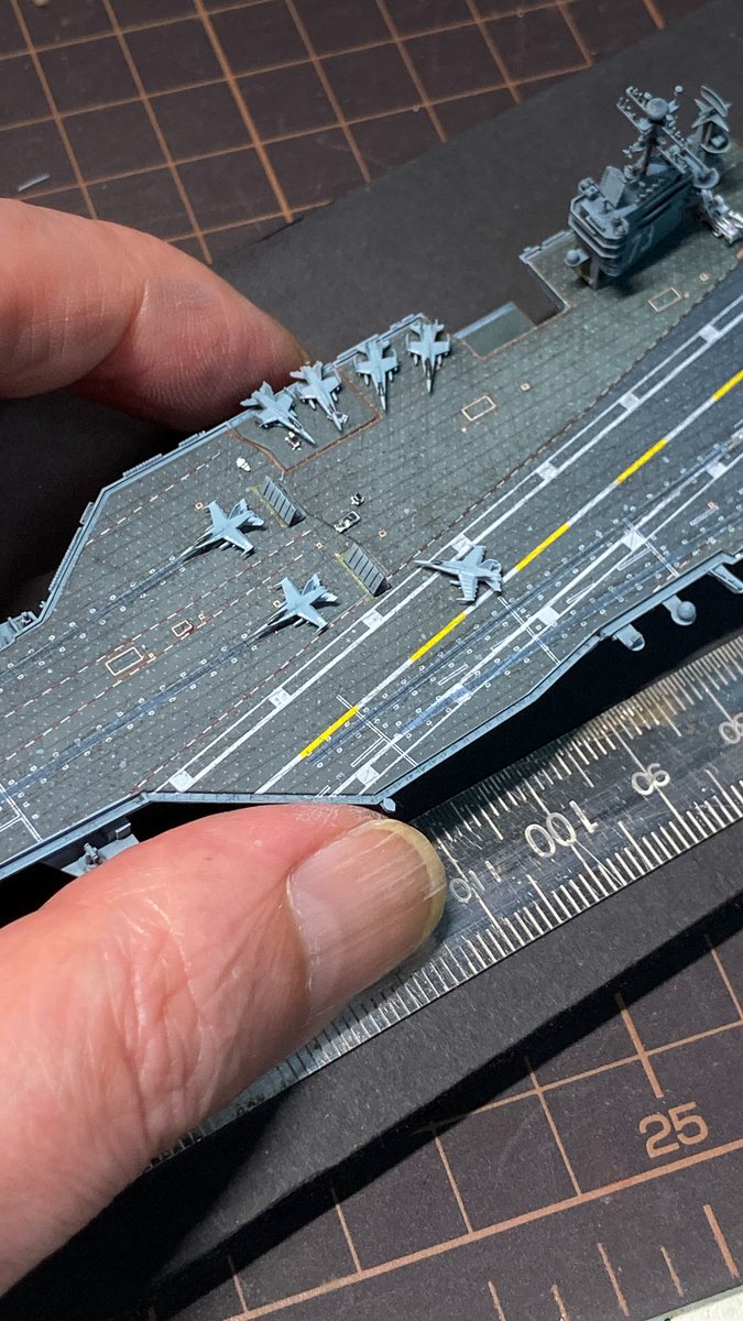 IKE30704708's tweet photo. 甲板デカールと3DPパーツで週末2日で完成仕様

原子力空母も1/2000なら手のひらサイズ
コイツを流行らせてぇのじゃ(笑)

#2000艦船 #DAMEYA #Mach3Models https://t.co/QLTf7Xbe1R