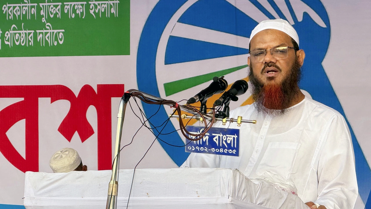 যাকে ইচ্ছা তাকেই উপদেষ্টা বানাবেন, ক্ষমতা দেবেন, এটা বাংলাদেশের মানুষ মানবে না: নওগাঁয় ফয়জুল করীম