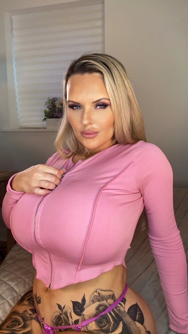 Watch Cristina Fox's leaked NSFW photo on TwXstars