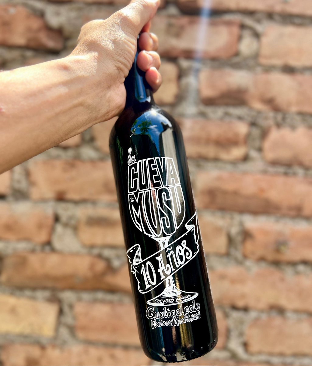 Mati Macias y <a href="/fincaambrosia/">Finca Ambrosía</a> hicieron un vino x #LaCueva10Años
Mal/merlot de Gualta 2024 100% concreto. Que gran alegría!! Llega en Dic.