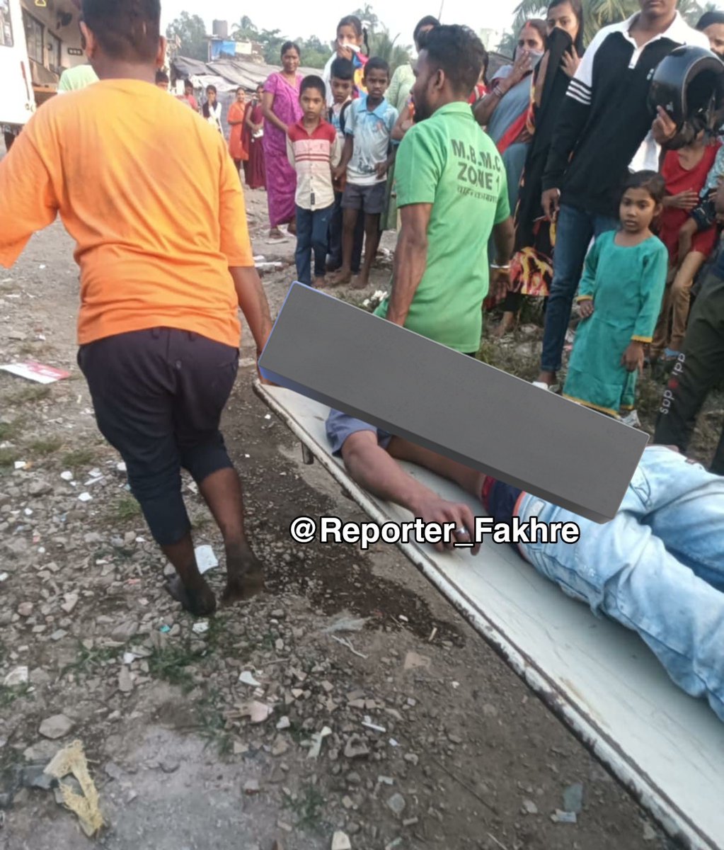 iamharunkhan's tweet photo. Maharashtra, Bhayandar.

A Muslim youth, Mohammad Wajid (19), was found hanging from a tree. Wajid From Darbhanga, Bihar, worked as a painter.

People suspect that he may have been murdered. https://t.co/lyF0Dq7urn