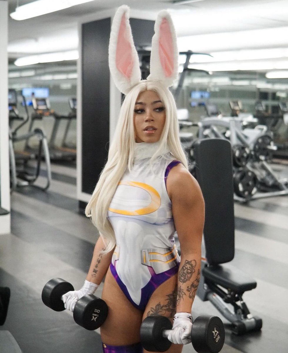 frizzyimposter's tweet image. gym rats 🤝 chasing an anime physique