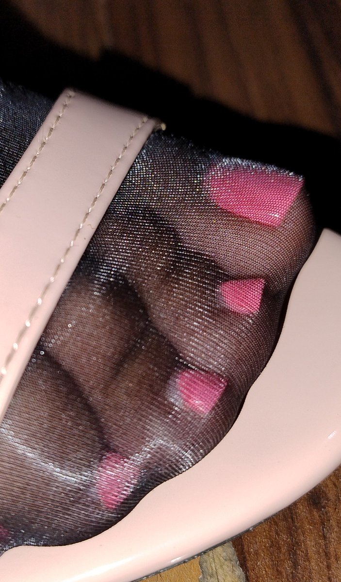 mistressgigi181's tweet photo. Do you like my nylon fibers? I know you wanna touch right, get your well worn pair on your house now 💦💦💦💦💦 get ready to stroke, Join Now 💋😘 
#pantyhose #nylonfetısh #nylonfeet #nylontoes #sexyfeet #footfetısh #feetworshi̇p 

https://t.co/8kj5jFQAmW
https://t.co/SKNNASWVgD https://t.co/TaN3UnORqB