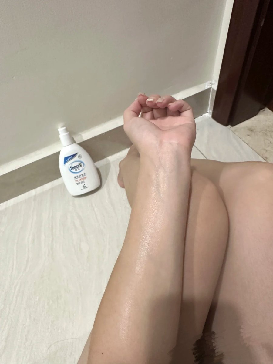 realmaym's tweet photo. 擦香香準備要睡覺囉🥰 https://t.co/nSFDqVXj66
