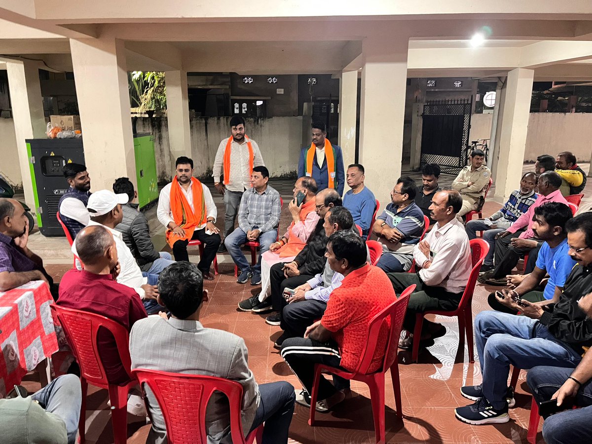 AV_JASWAL's tweet image. &quot;आज देर शाम चुटिया के गणपत नगर में माननीय विधायक श्री सीपी सिंह जी के साथ कार्यक्रम में शामिल हुआ। क्षेत्र के विकास और जनहित के प्रति उनका समर्पण देखकर प्रेरित हुआ। #रांची #विकास #CPsingh @bjpcpsingh @BJP4Jharkhand