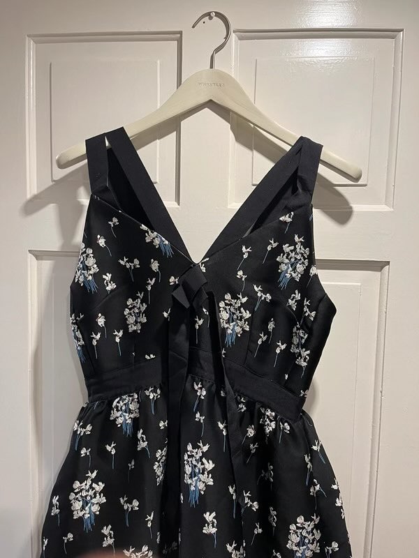 TOTChaise's tweet photo. I’m selling this Erdem x H&amp;M dress on @vinted https://t.co/O9IyinhR39
#erdem #h&amp;m #vinted #sellingclothes https://t.co/eF49f8olOM