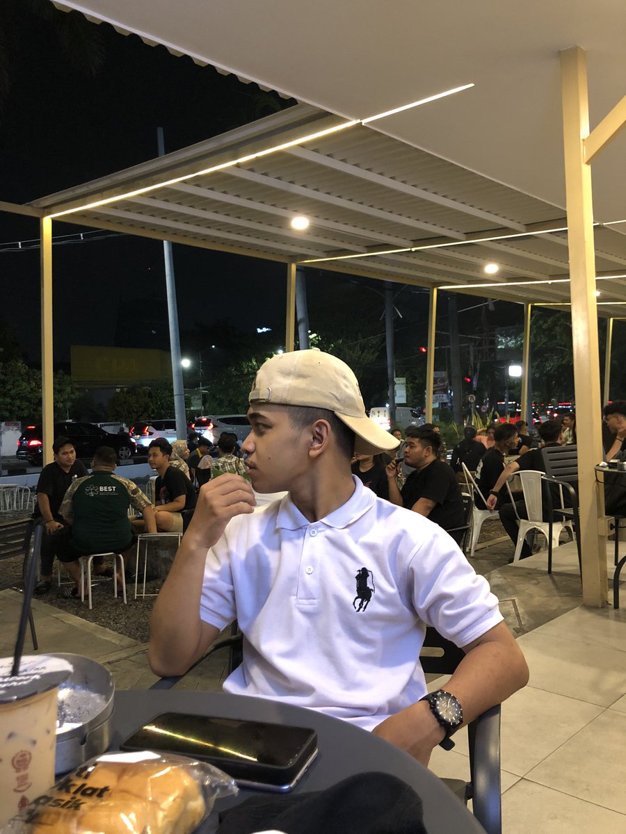 Sadboyy12312's tweet image. Gw ga ngerokok ko, itu putung rokoknya orang ye😎

#ngopi #cogan
#kopken #surabaya