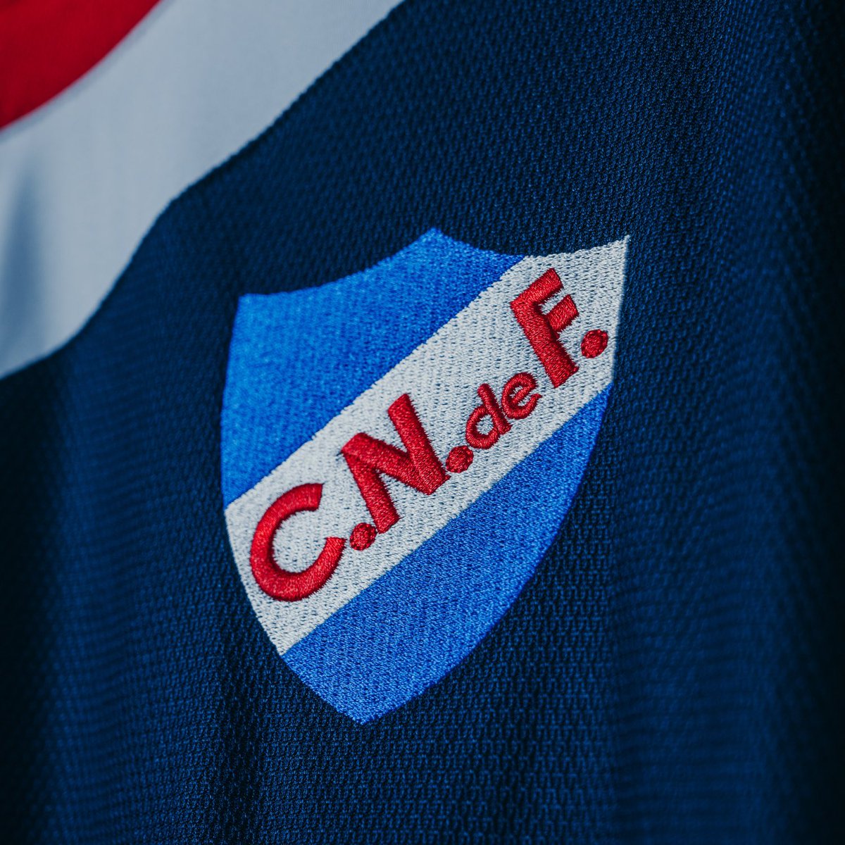🪡 Conocela en detalle: nueva camiseta edición especial 100 años de <a href="/umbro/">Umbro</a>