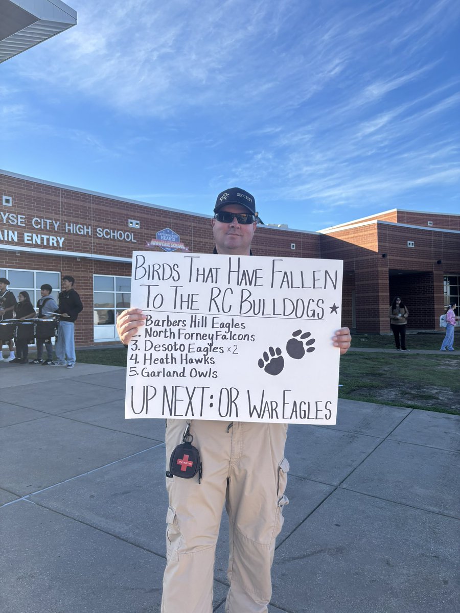 RCVB_bulldogs's tweet photo. Sent off in STYLE! 🚌🎉

Thank you @RoyseCityHS and our Royse City community for your support!🖤💛🐾 

#WinnerWithin #80sBadBoys #RCVB https://t.co/Mj4YfRVppM