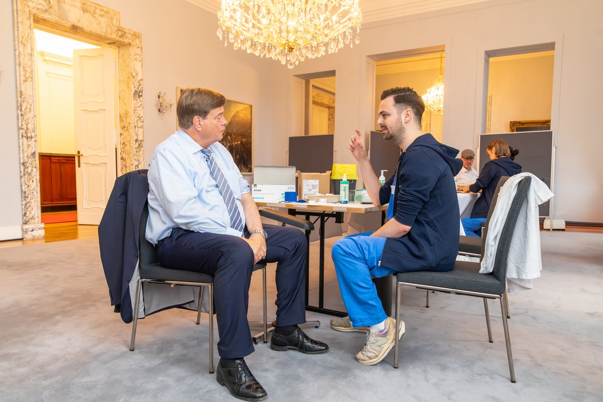 Wir freuen uns, dass so viele #Bundestagsabgeordnete zu unserem #DHZC #Herzcheck gekommen sind! Alle Infos zu unserer Veranstaltung über #Herzgesundheit, #Früherkennung und #Prävention: dhzc.charite.de/news/austausch… #Herzwochen #Herzinsuffizienz <a href="/Herzstiftung/">Deutsche Herzstiftung</a>