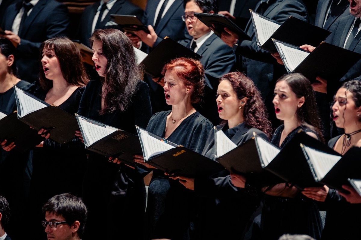 LaMonnaieDeMunt's tweet photo. 🔥 Verdi’s ‘Requiem’ echoed in a packed Henry Leboeuf concert hall. The audience celebrated La Monnaie Symphony Orchestra and Choirs and the Vlaams Radiokoor conducted by Alain Altinoglu with thunderous applause! Who’s coming tomorrow for the second performance?🎶✨
📸 V. Callot https://t.co/cyMay8pXlF