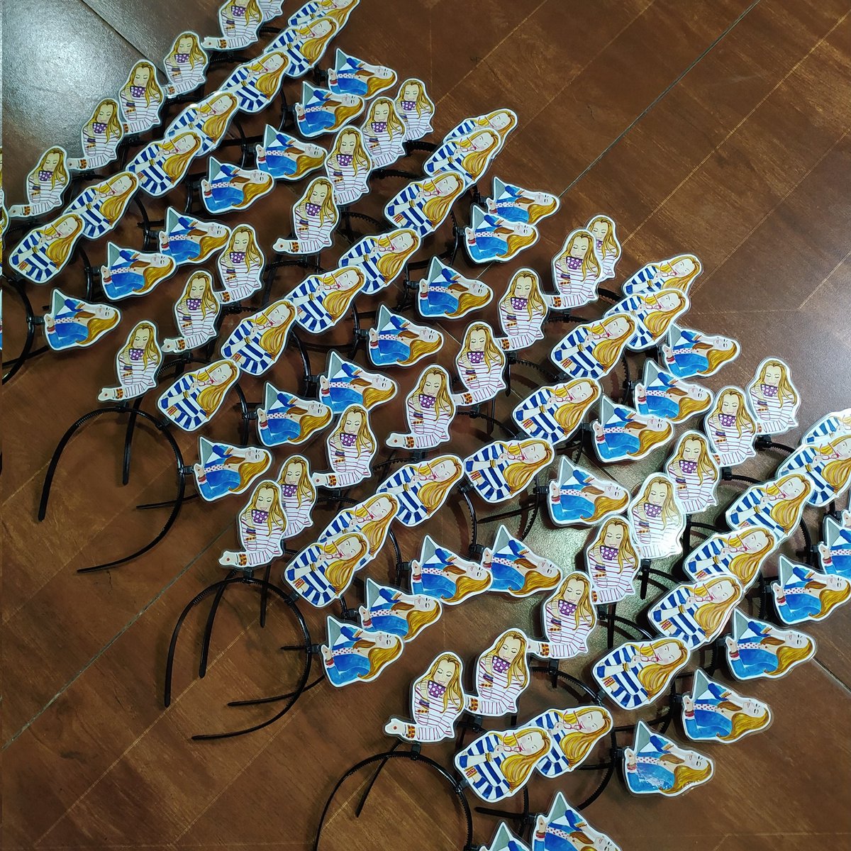 inkworksPS's tweet photo. 💕 Customized headband 

 💌 Dm for inquiry 💕

#inkworksprints

📍Wts lfb printing service services, hand banner, photocard, Polaroid, postcard kpop concert freebies, pvc card, headband, bubble heads https://t.co/lzYNNX3vwQ