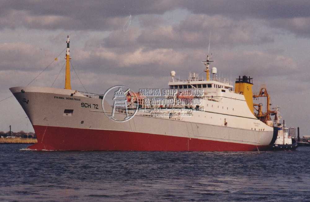 Shipguru's tweet photo. #Dutchbuilt #trawler #FRANK_BONEFAAS with #fishingmatricola as #SCH72 at #Ijmuiden, #Netherlands - 21.02.2002 - https://t.co/nfgboxc3g3 - NO PHOTOS can be used or manipulated without our permission https://t.co/lPfjfW8xIS