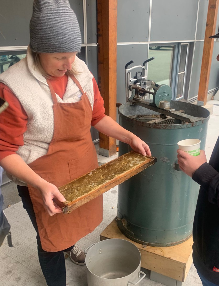Yesterday the tenants at Strathearne Suites in Hamilton had the opportunity to help with honey extraction from the rooftop hives. The tenants enjoy this honey as well as the chance to learn about how we're connected to the natural world! 🍯

#hamont #HopeAndHomes